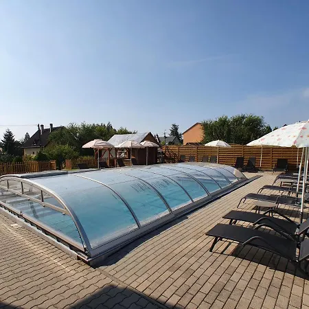 Krisztian Apartmanhaz شقة *