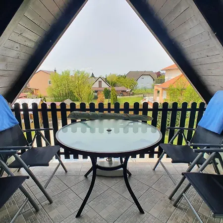 Krisztian Apartmanhaz شقة فونيارتْسفاشغ