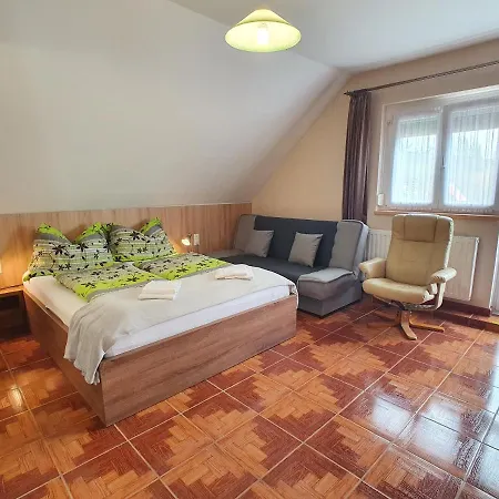 شقة Krisztian Apartmanhaz فونيارتْسفاشغ