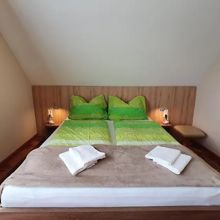 Krisztian Apartmanhaz * فونيارتْسفاشغ