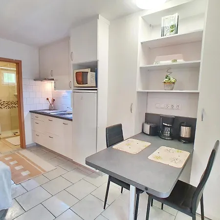 شقة Krisztian Apartmanhaz