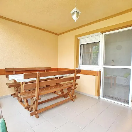 Krisztian Apartmanhaz شقة فونيارتْسفاشغ