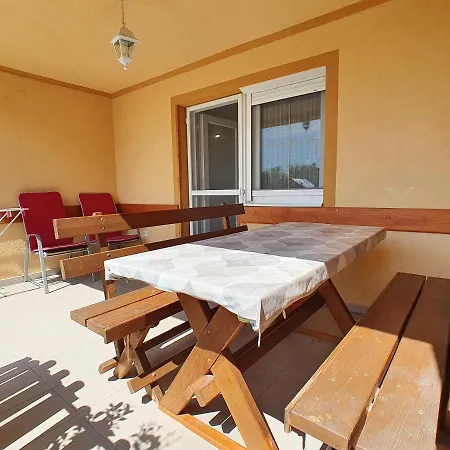 Krisztian Apartmanhaz فونيارتْسفاشغ