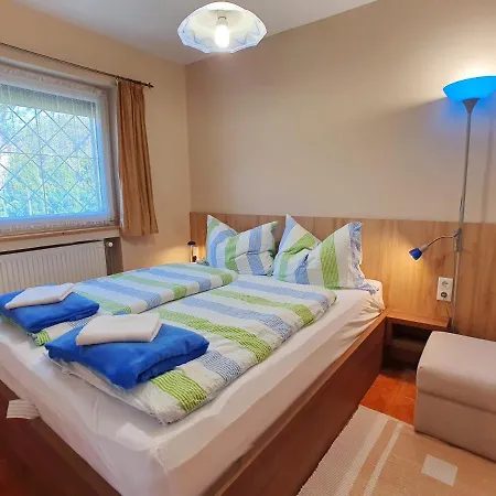 Krisztian Apartmanhaz * فونيارتْسفاشغ