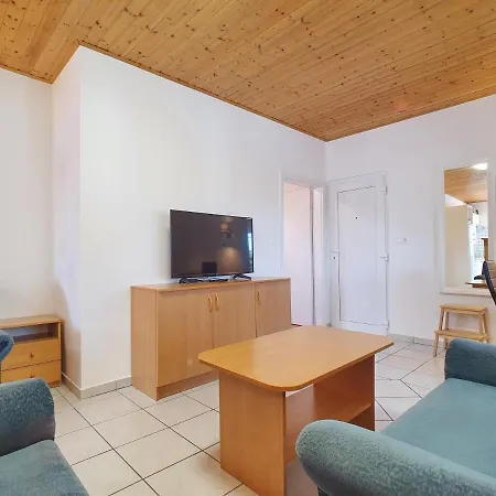 شقة Krisztian Apartmanhaz *