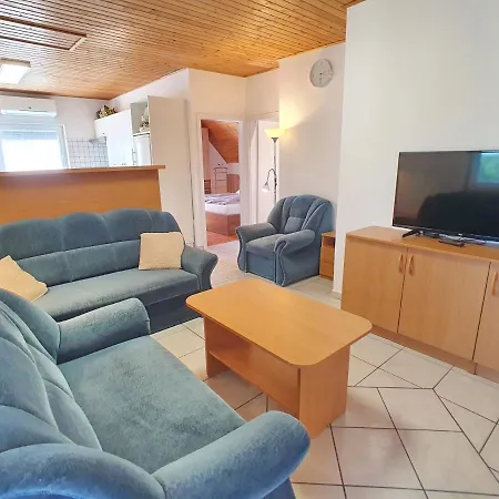 Апартаменты Krisztian Apartmanhaz Вонярцвашхедь