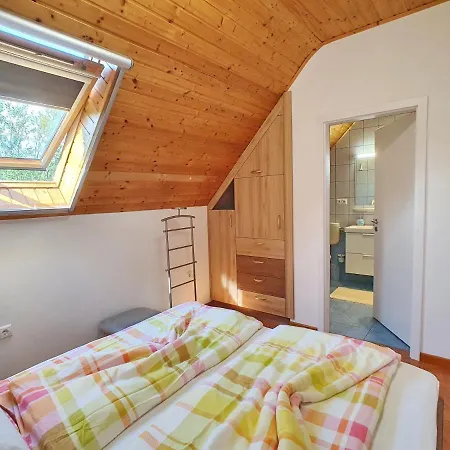 Krisztian Apartmanhaz فونيارتْسفاشغ