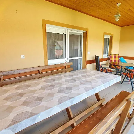 Krisztian Apartmanhaz شقة *