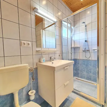 Krisztian Apartmanhaz فونيارتْسفاشغ