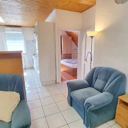 Krisztian Apartmanhaz شقة *