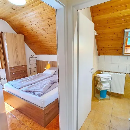 شقة Krisztian Apartmanhaz فونيارتْسفاشغ