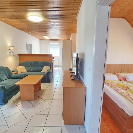 Krisztian Apartmanhaz Vonyarcvashegy