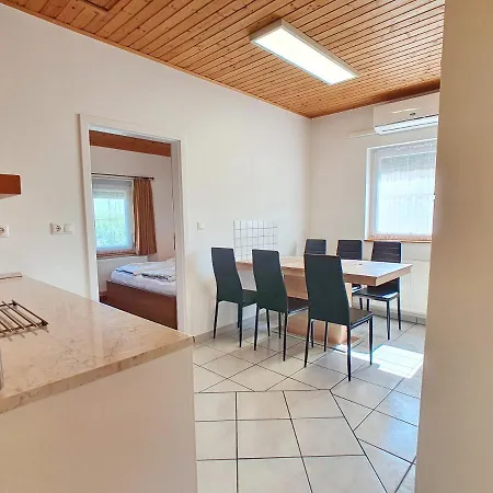 Krisztian Apartmanhaz Lägenhet *