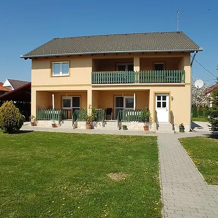 Krisztian Apartmanhaz فونيارتْسفاشغ