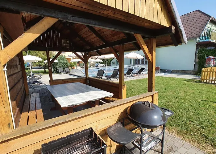 Krisztian Apartmanhaz Апартаменты *