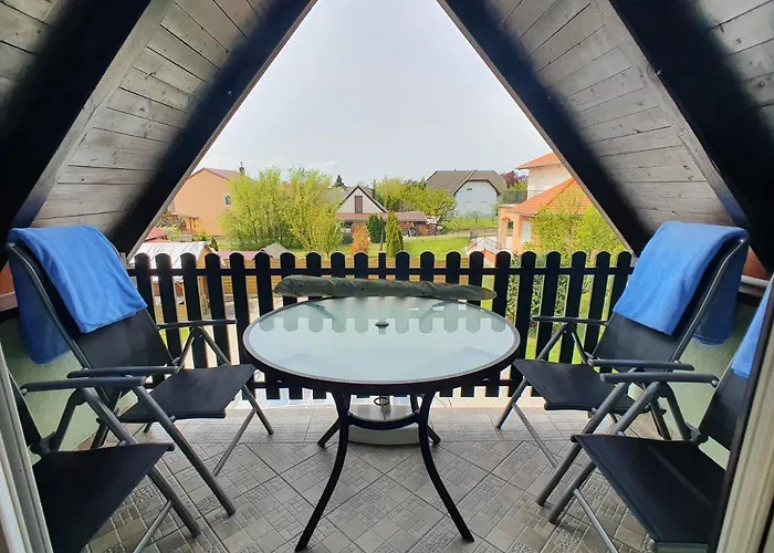 Krisztian Apartmanhaz דירה פוניארצוושהג'