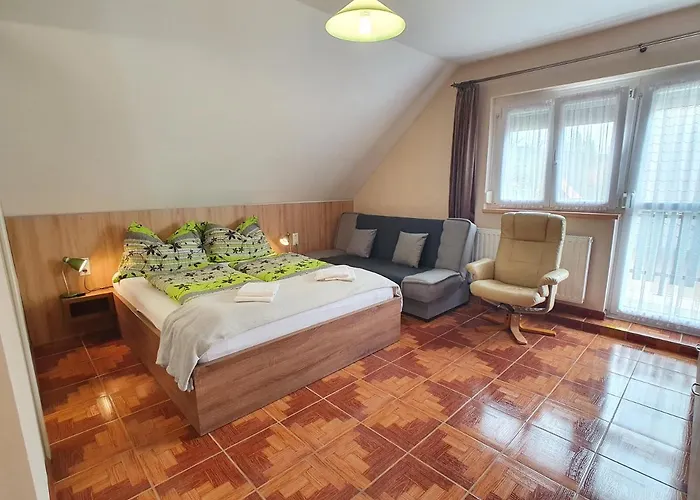 דירה Krisztian Apartmanhaz פוניארצוושהג'