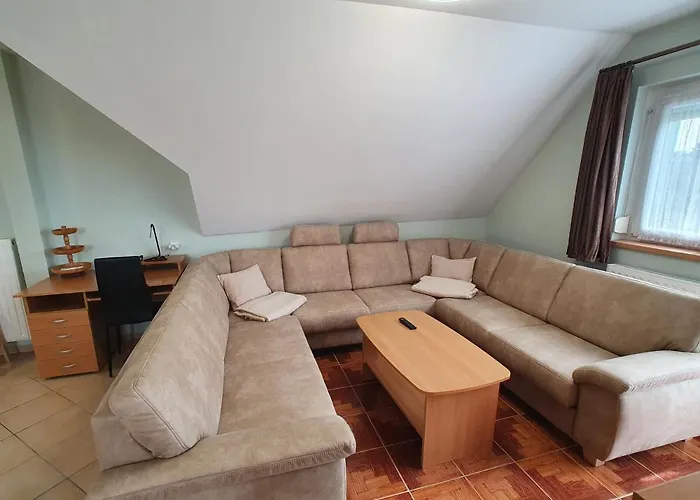 Krisztian Apartmanhaz דירה פוניארצוושהג'