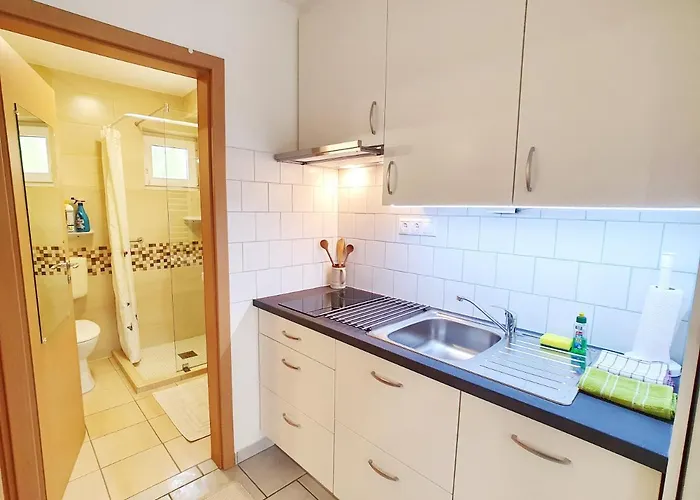 Krisztian Apartmanhaz פוניארצוושהג'