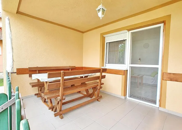 Krisztian Apartmanhaz Апартаменты Вонярцвашхедь
