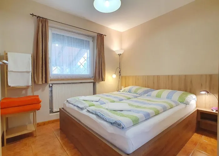 Krisztian Apartmanhaz דירה פוניארצוושהג'