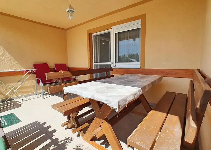 Krisztian Apartmanhaz פוניארצוושהג'