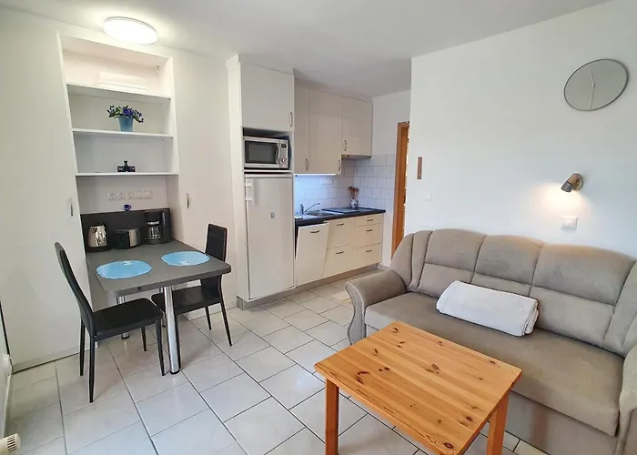 דירה Krisztian Apartmanhaz *