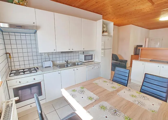 דירה Krisztian Apartmanhaz *