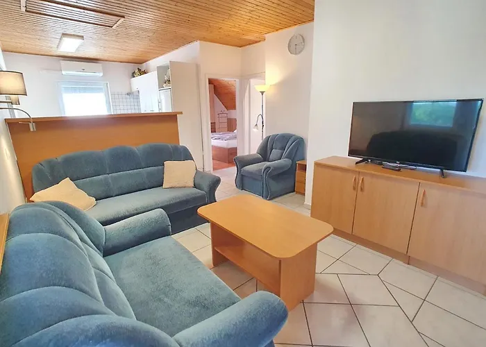 Апартаменты Krisztian Apartmanhaz Вонярцвашхедь