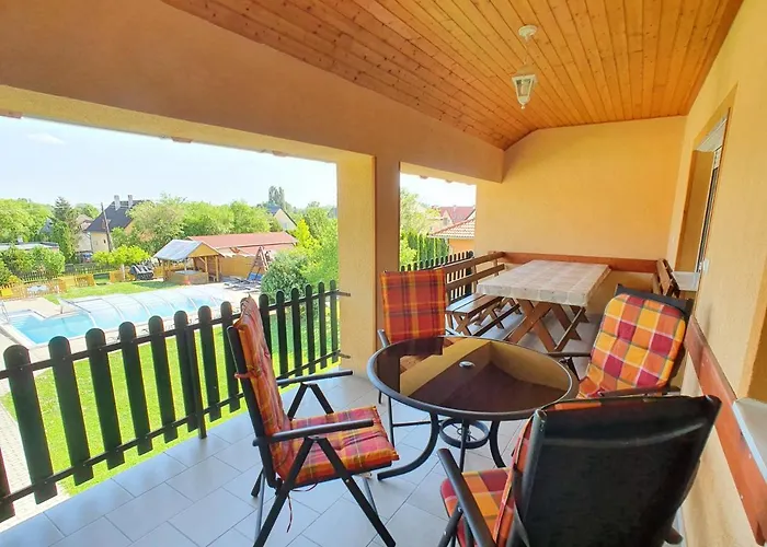 Krisztian Apartmanhaz דירה