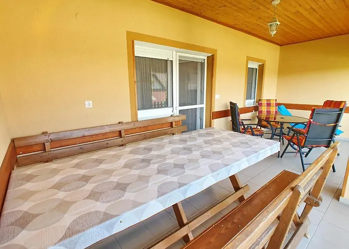 Krisztian Apartmanhaz דירה *