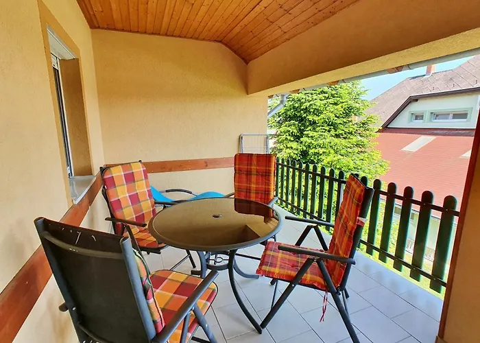 דירה Krisztian Apartmanhaz *