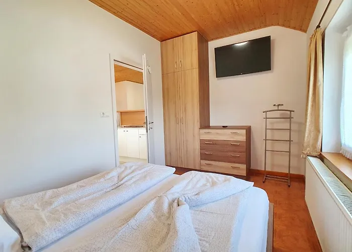 Krisztian Apartmanhaz דירה פוניארצוושהג'