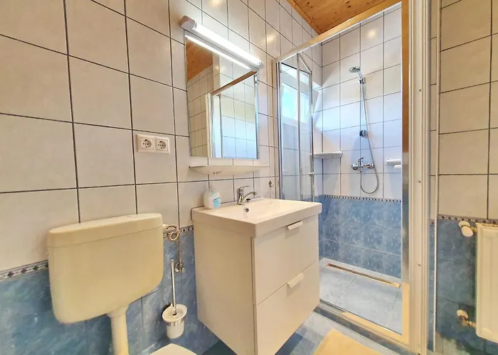 Krisztian Apartmanhaz פוניארצוושהג'