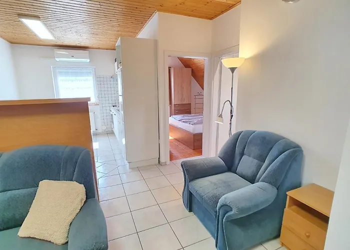 Krisztian Apartmanhaz דירה *