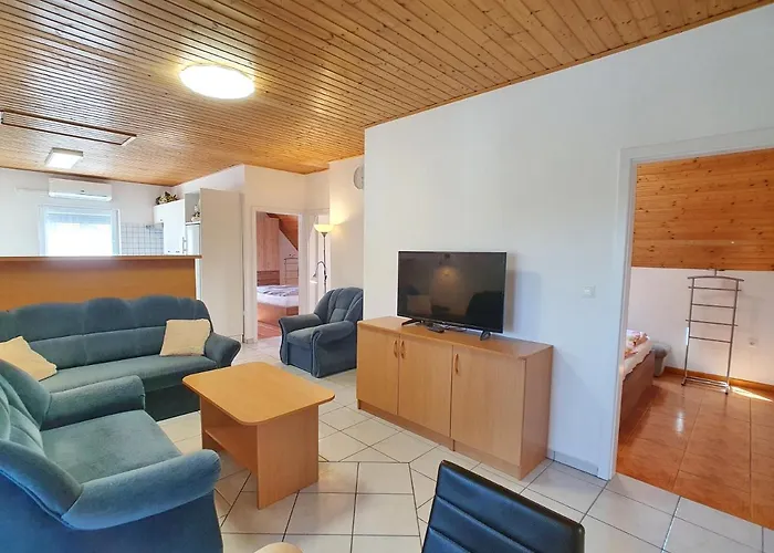 Krisztian Apartmanhaz Вонярцвашхедь
