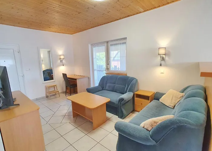 Krisztian Apartmanhaz פוניארצוושהג'