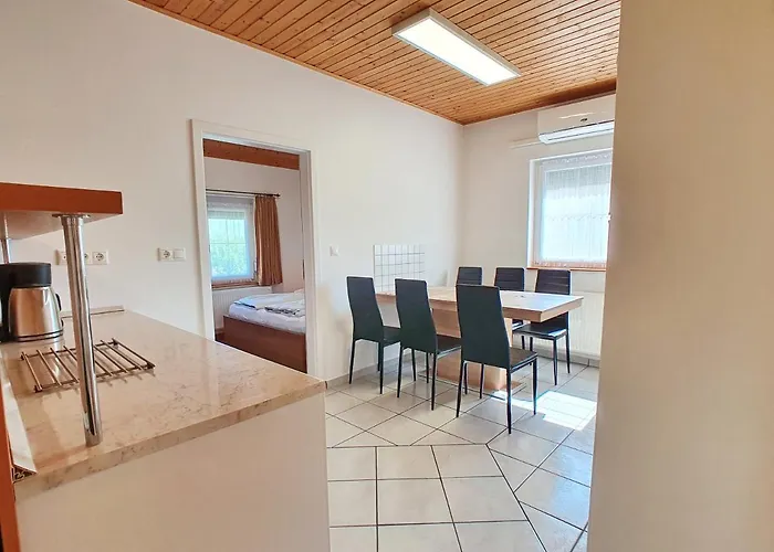 Krisztian Apartmanhaz דירה *