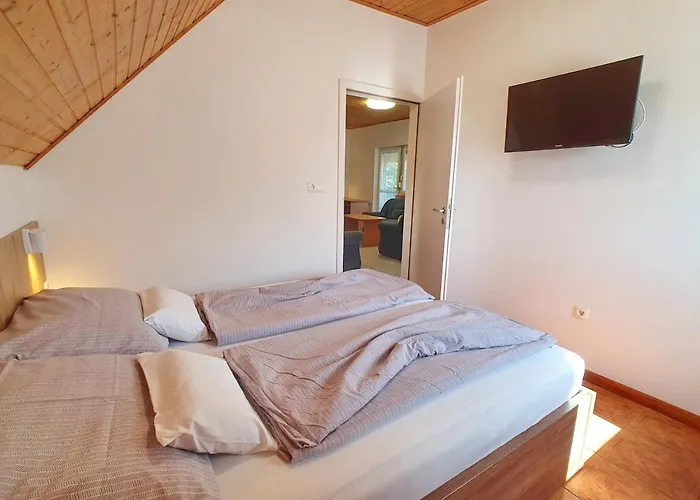 Krisztian Apartmanhaz דירה