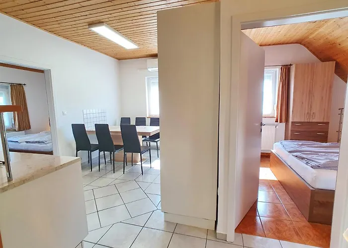 Krisztian Apartmanhaz דירה