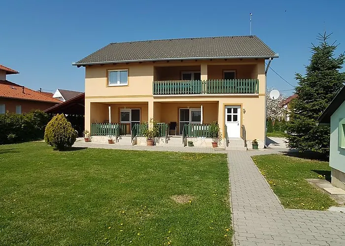 Krisztian Apartmanhaz Вонярцвашхедь