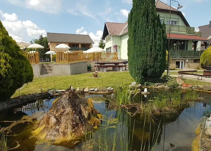 דירה Krisztian Apartmanhaz *